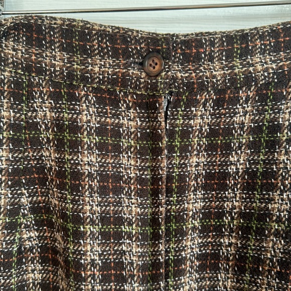 Tweed skirt with back zip closure.Perfect for fall with a cozy sweater and boots - Picture 3 of 5